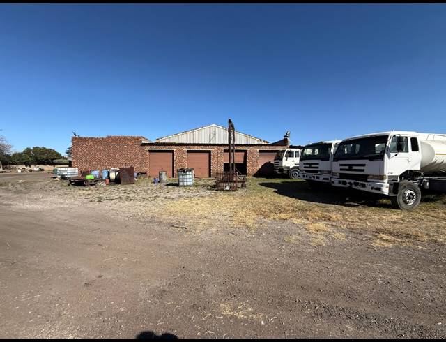 850M² WORKSHOP FOR SALE IN STAALRUS